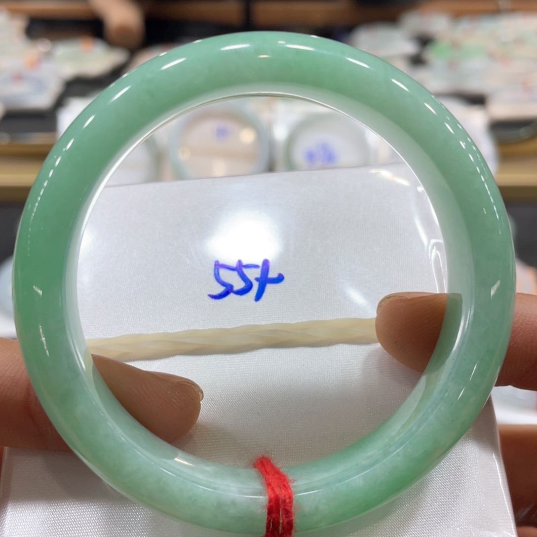 翡翠手镯未镶嵌翡翠手镯