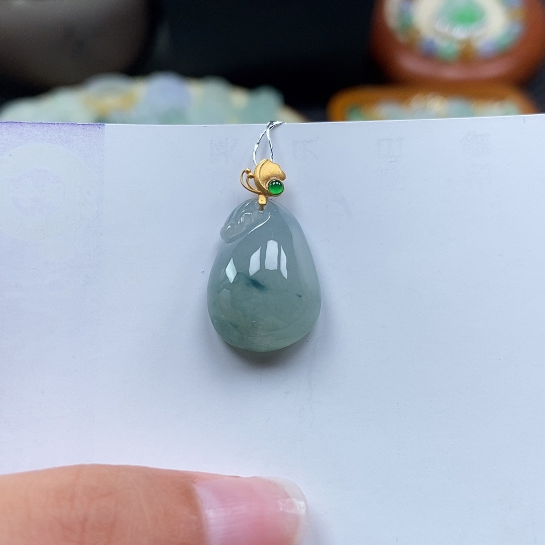 18K金镶嵌挂件翡翠闪