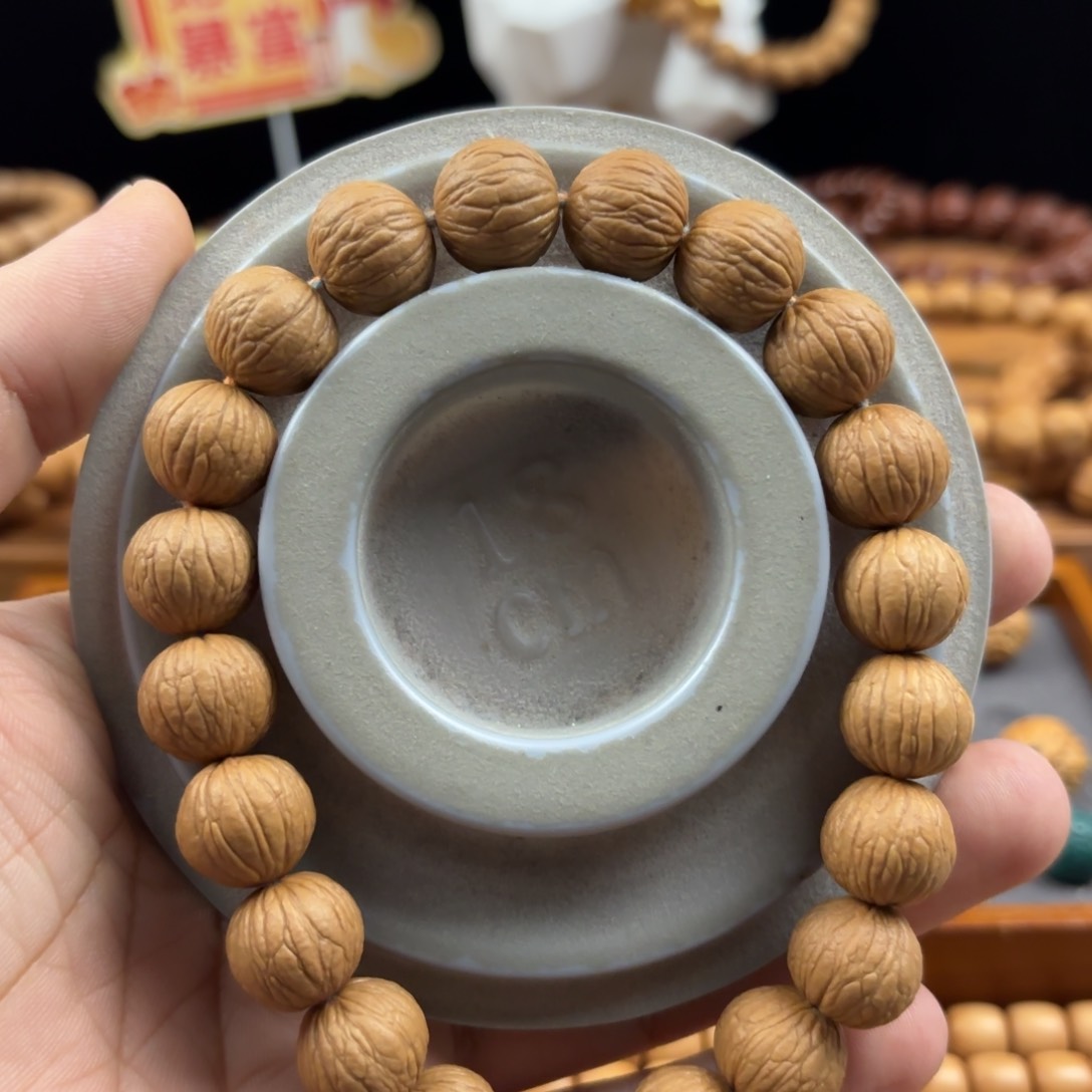 猴头核桃手串吃****.凤羽
