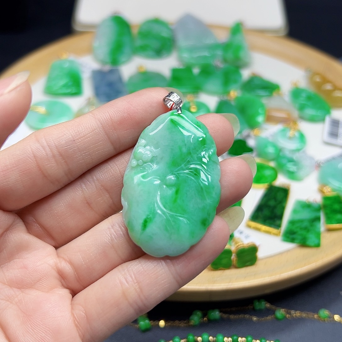 翡翠颈饰18K金镶嵌天然缅料A货一件