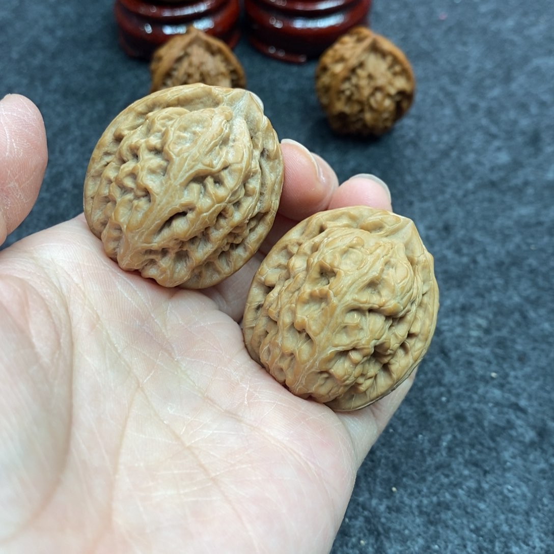 文玩核桃把件36红锦鲤