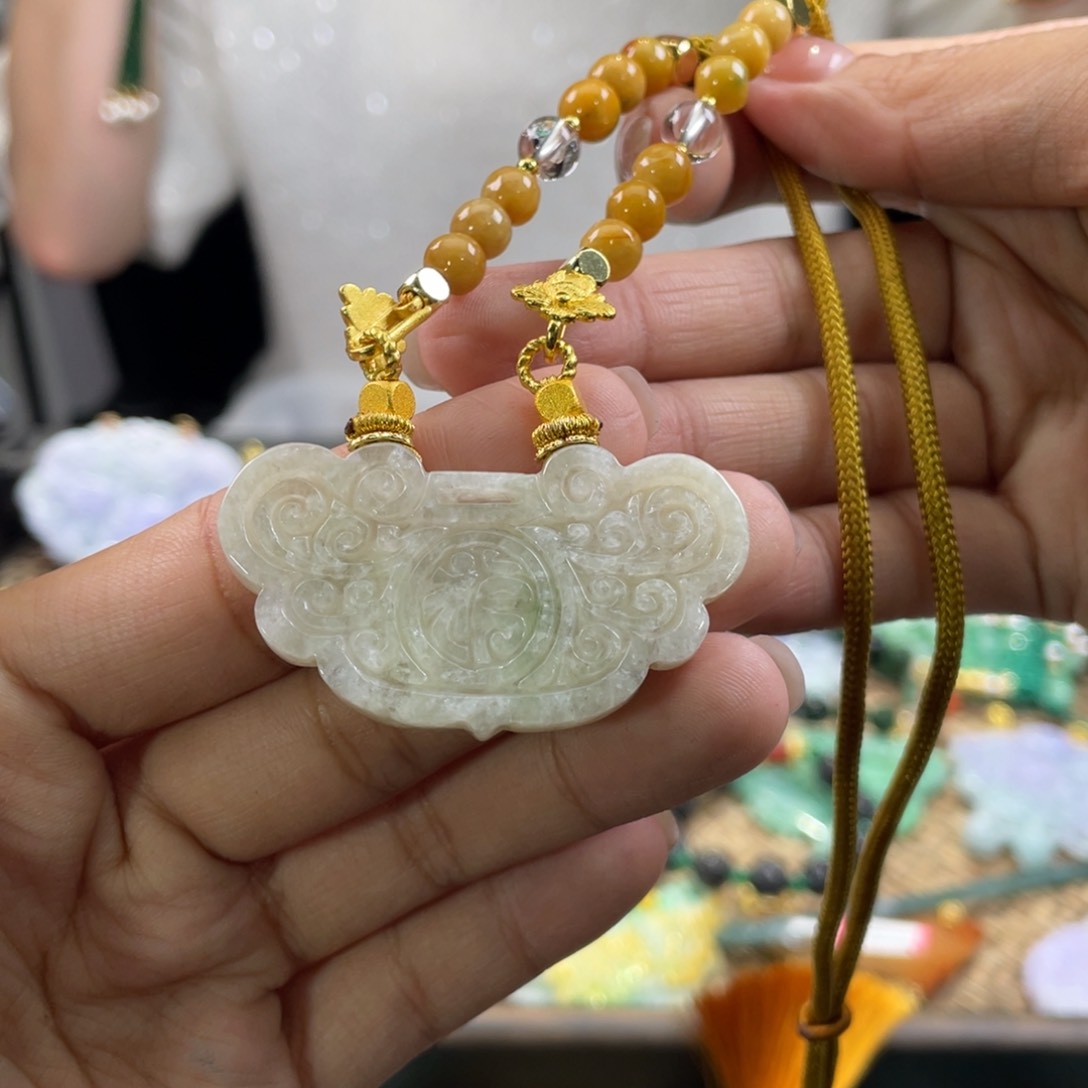 翡翠颈饰未镶嵌代编织