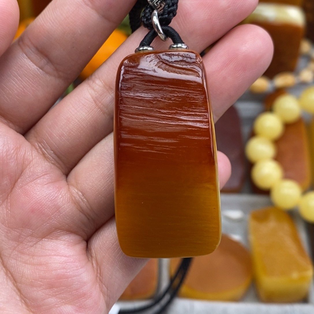 琥珀吊坠(赠链)未镶嵌