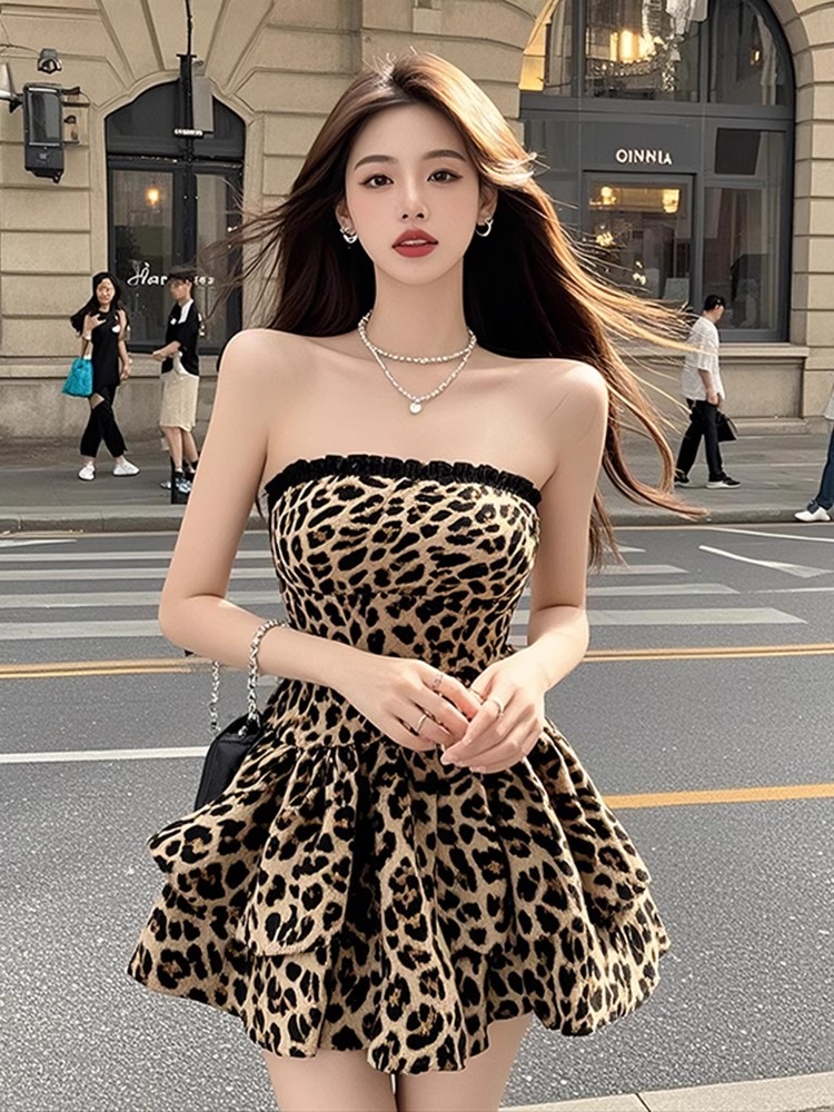 【KEKE】棕色一字肩抹胸豹纹收腰连衣裙女夏季气质御姐辣妹包臀短裙
