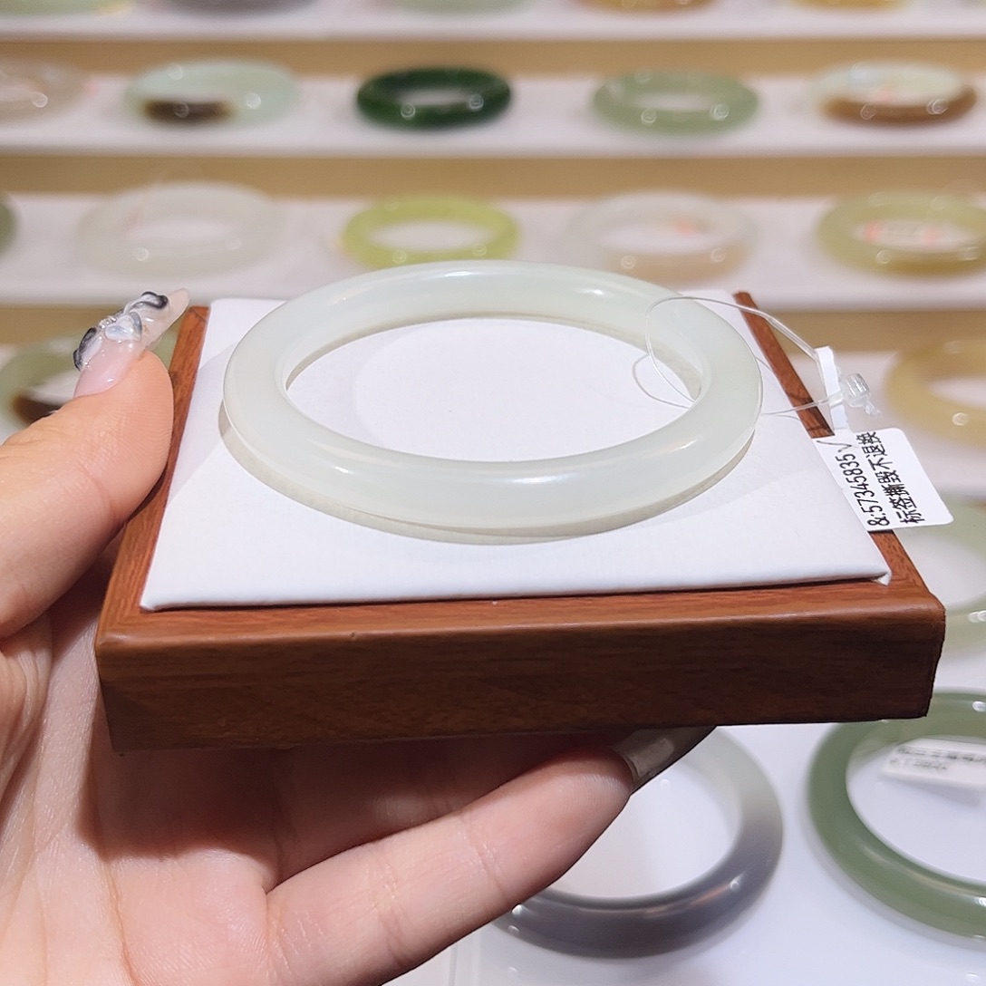 和田玉未镶嵌手镯白冰