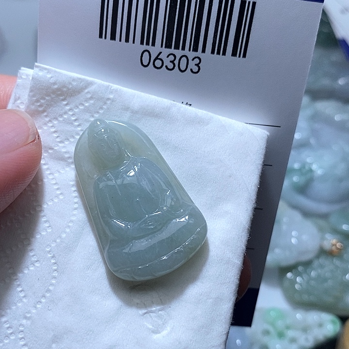 翡翠未镶嵌颈饰时