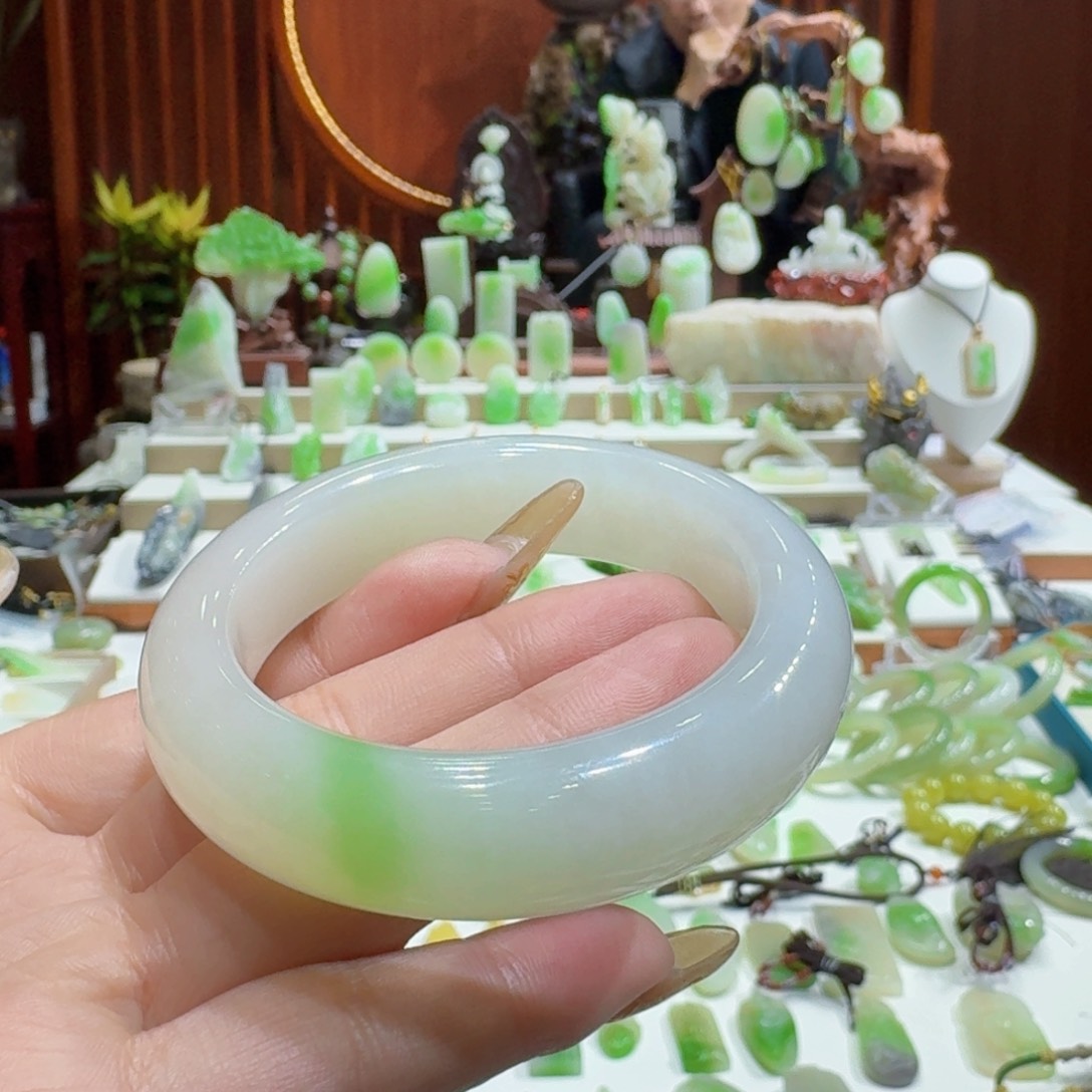 和田玉白底翠51未镶嵌