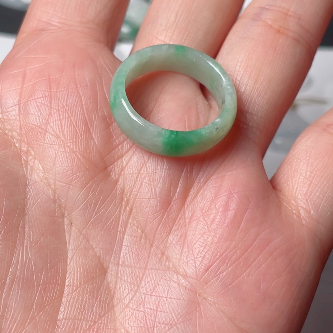 翡翠颈饰未镶嵌小***了圈