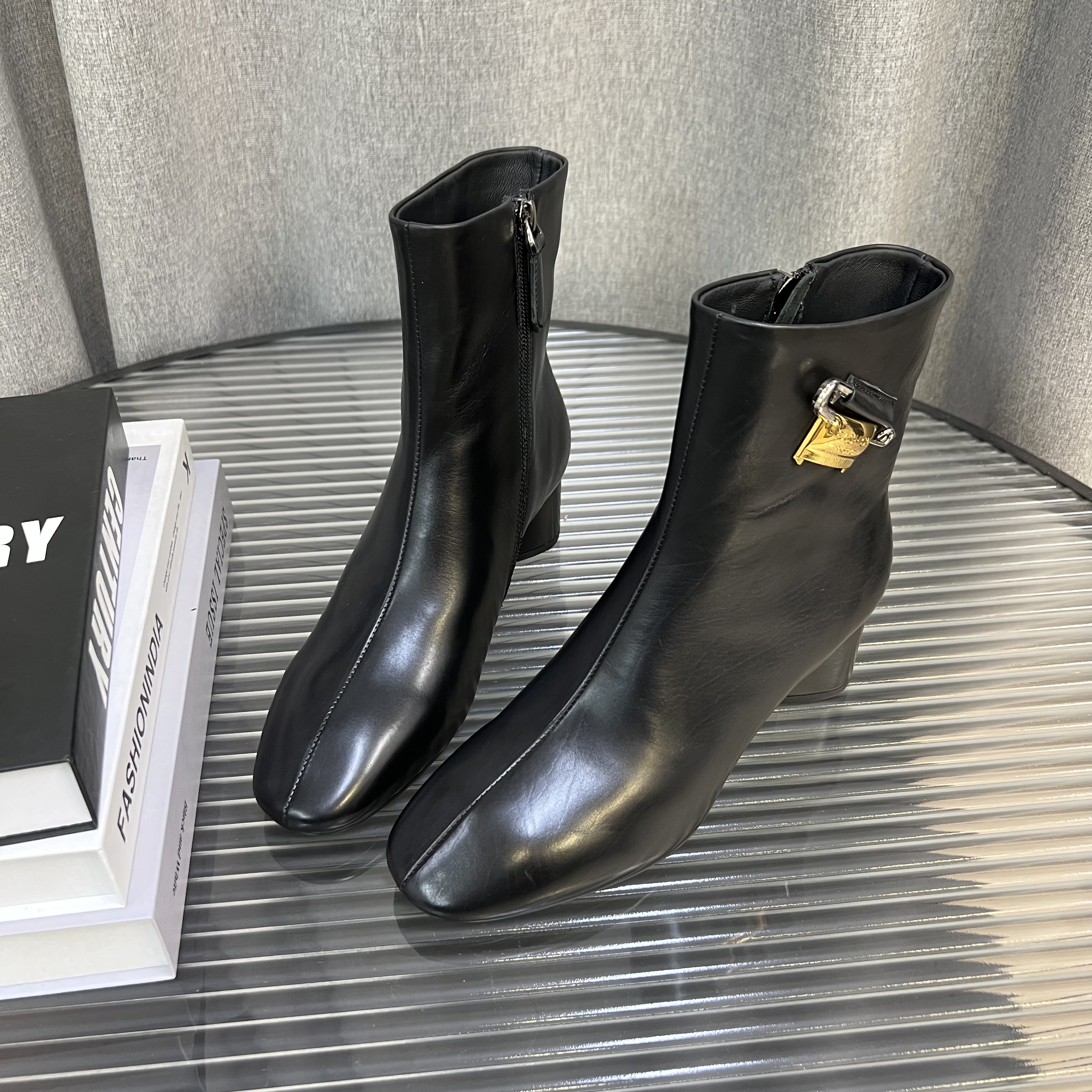 2025秋冬新款法式软底软面时尚复古百搭圆头圆跟女短靴瘦瘦靴F168