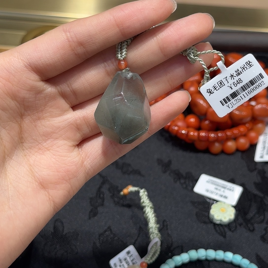 水晶颈饰未镶嵌兔毛团子