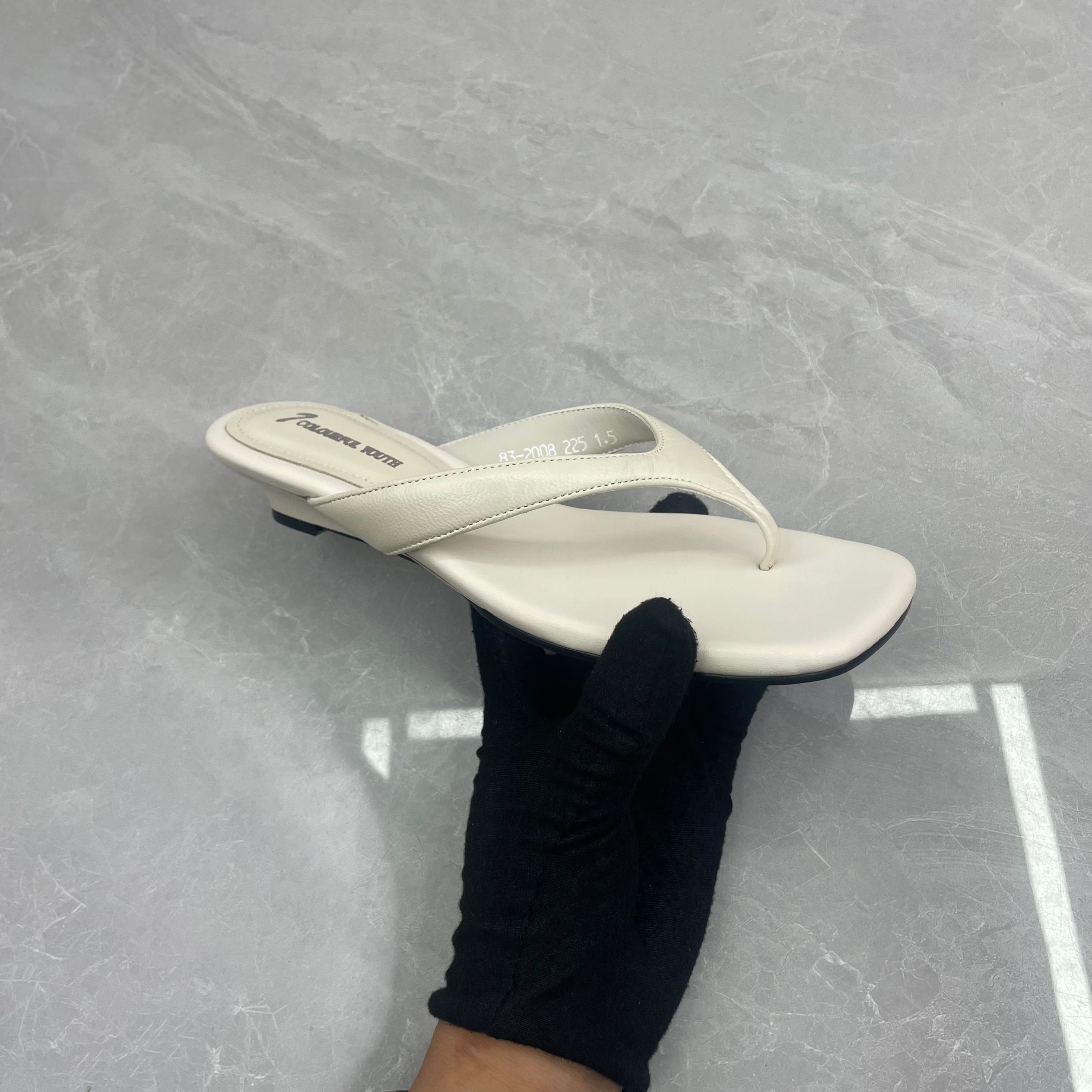 拖鞋女 (羊皮)83-2008 (孤品) d区35码