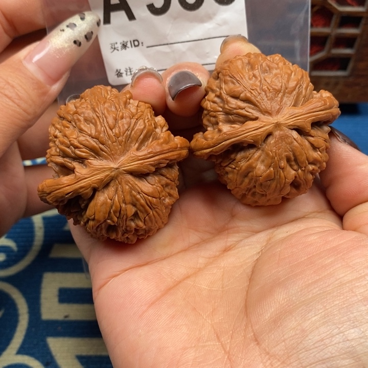 文玩核桃吊坠白狮子精配45A936