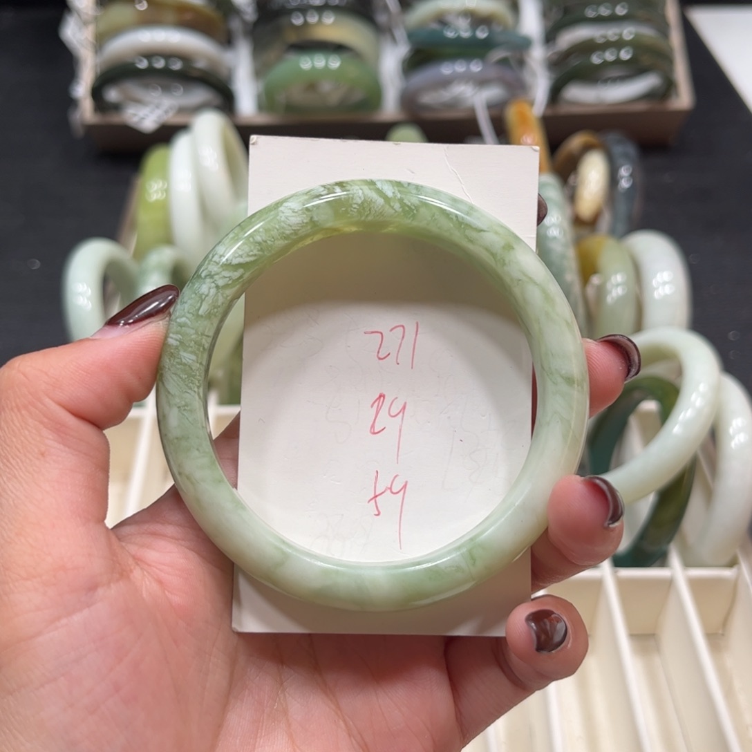 蛇纹石玉未镶嵌手镯