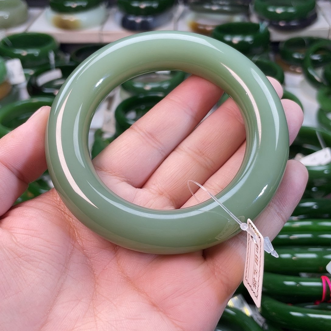 和田玉（碧玉）手镯未镶嵌
