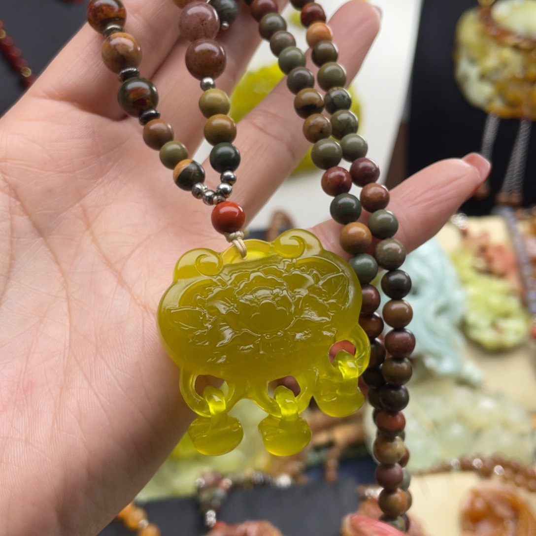 未镶嵌蛇纹石玉颈饰