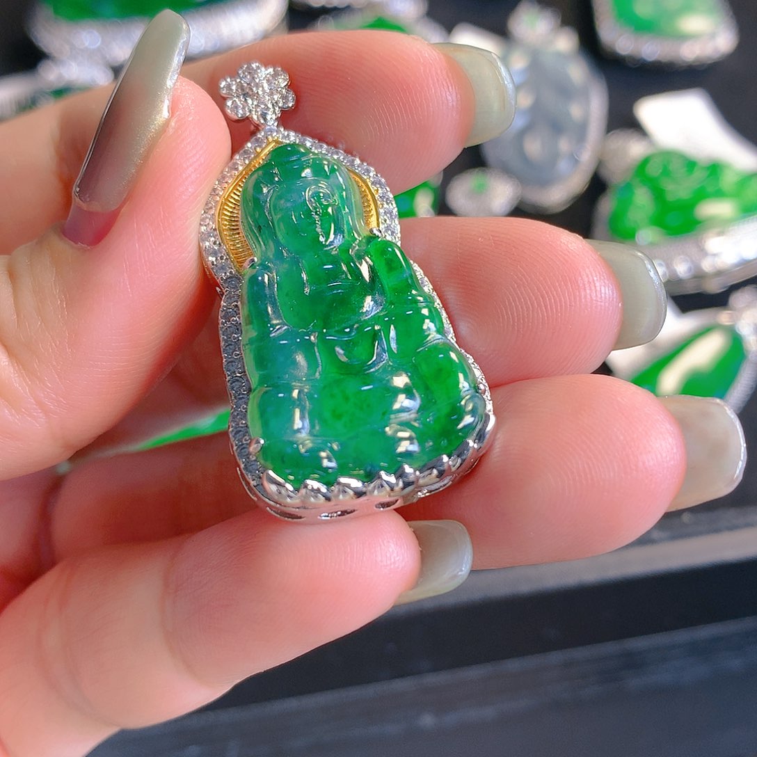 翡翠颈饰未镶嵌翡翠