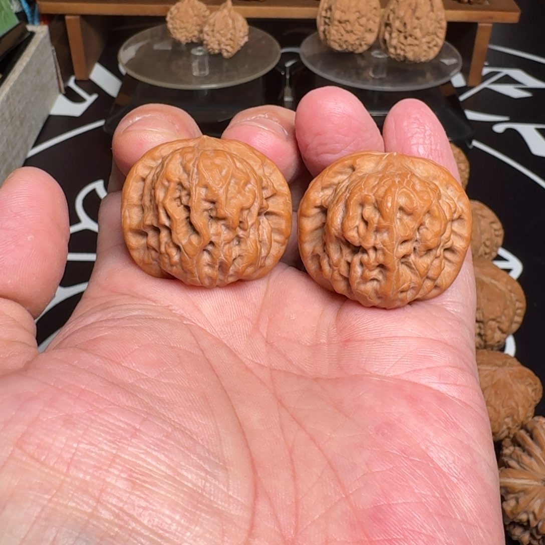 文玩核桃吊坠全品沉水狮子头 尺寸35