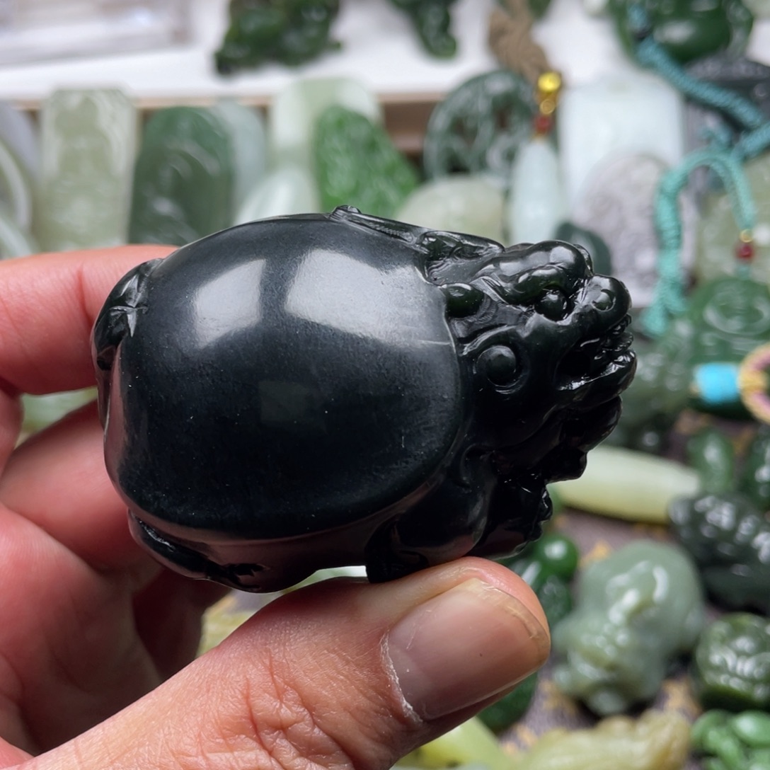 半***生和田玉未镶嵌颈饰