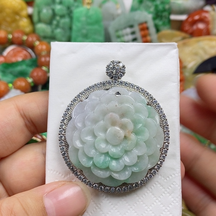 翡翠吊坠(赠链)未镶嵌