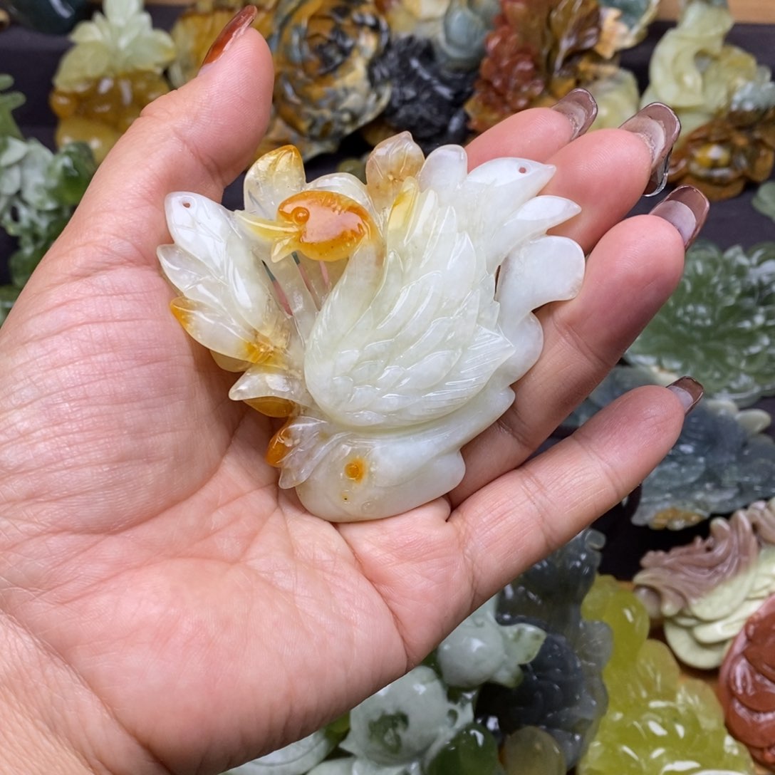 蛇纹石玉颈饰未镶嵌天**莲