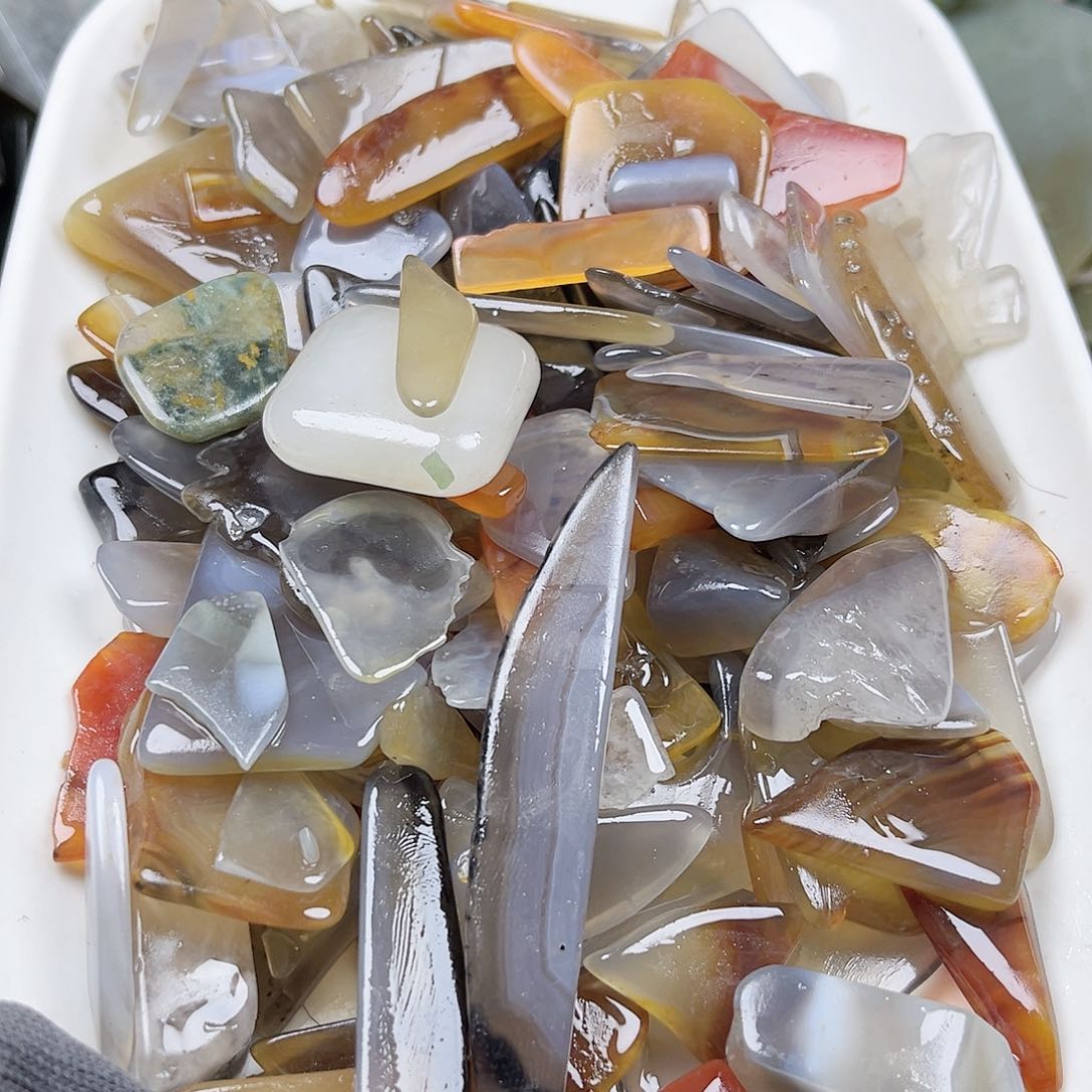 颈饰未镶嵌石英质玉