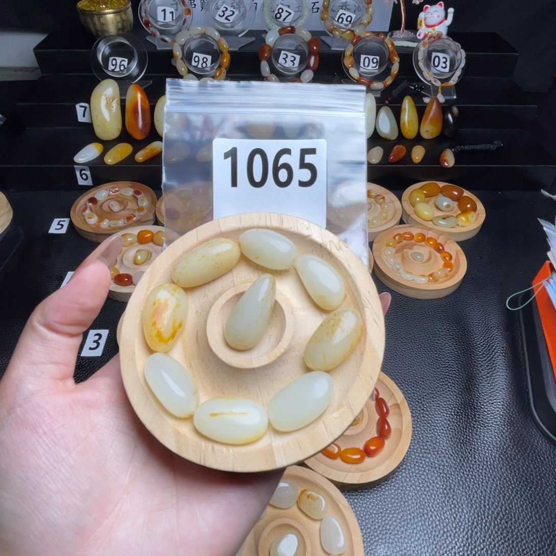 眉***碧和田玉未镶嵌手串