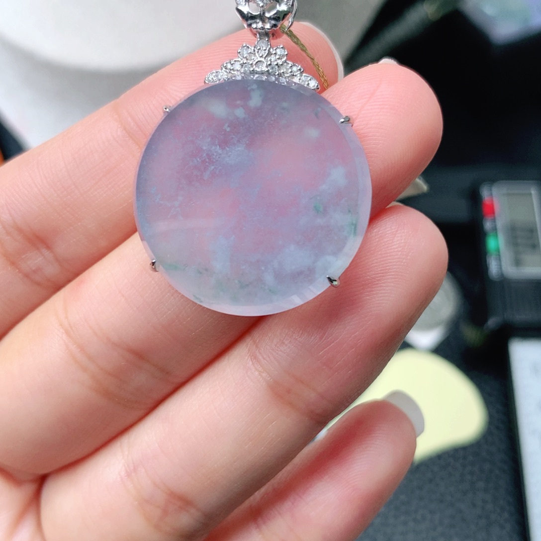 颈饰18K金镶嵌翡翠无事牌