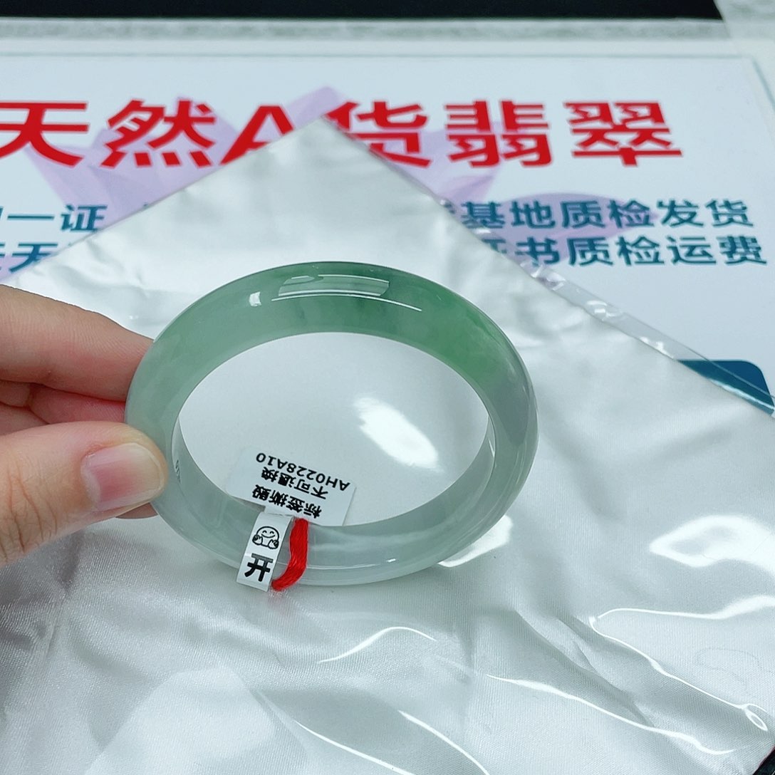 翡翠手镯未镶嵌正56