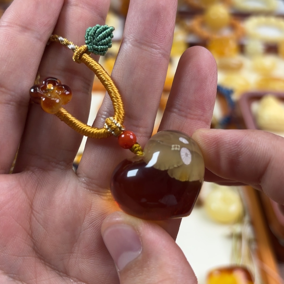 未镶嵌蜜蜡裸石爱心