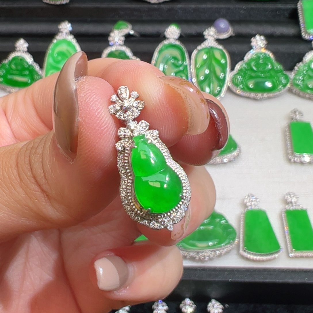 翡翠吊坠(不含链)18K金镶嵌