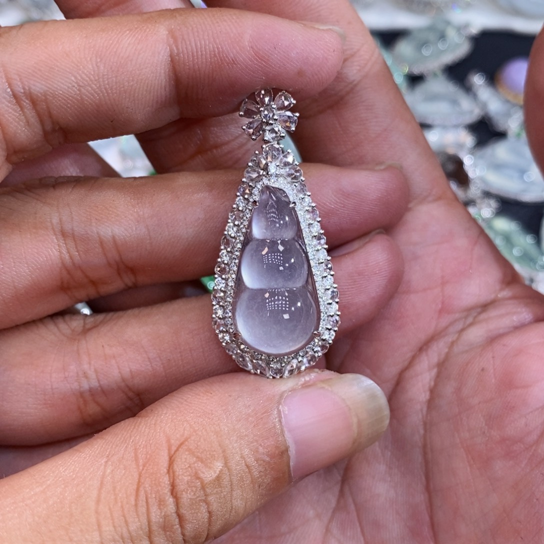 翡翠18K金镶嵌颈饰