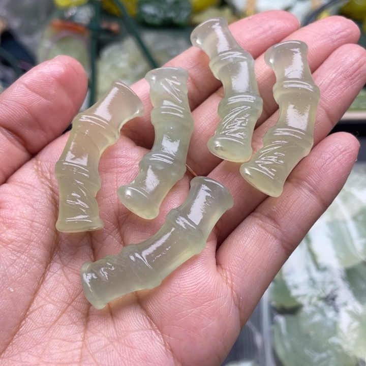 流***人蛇纹石玉合金颈饰