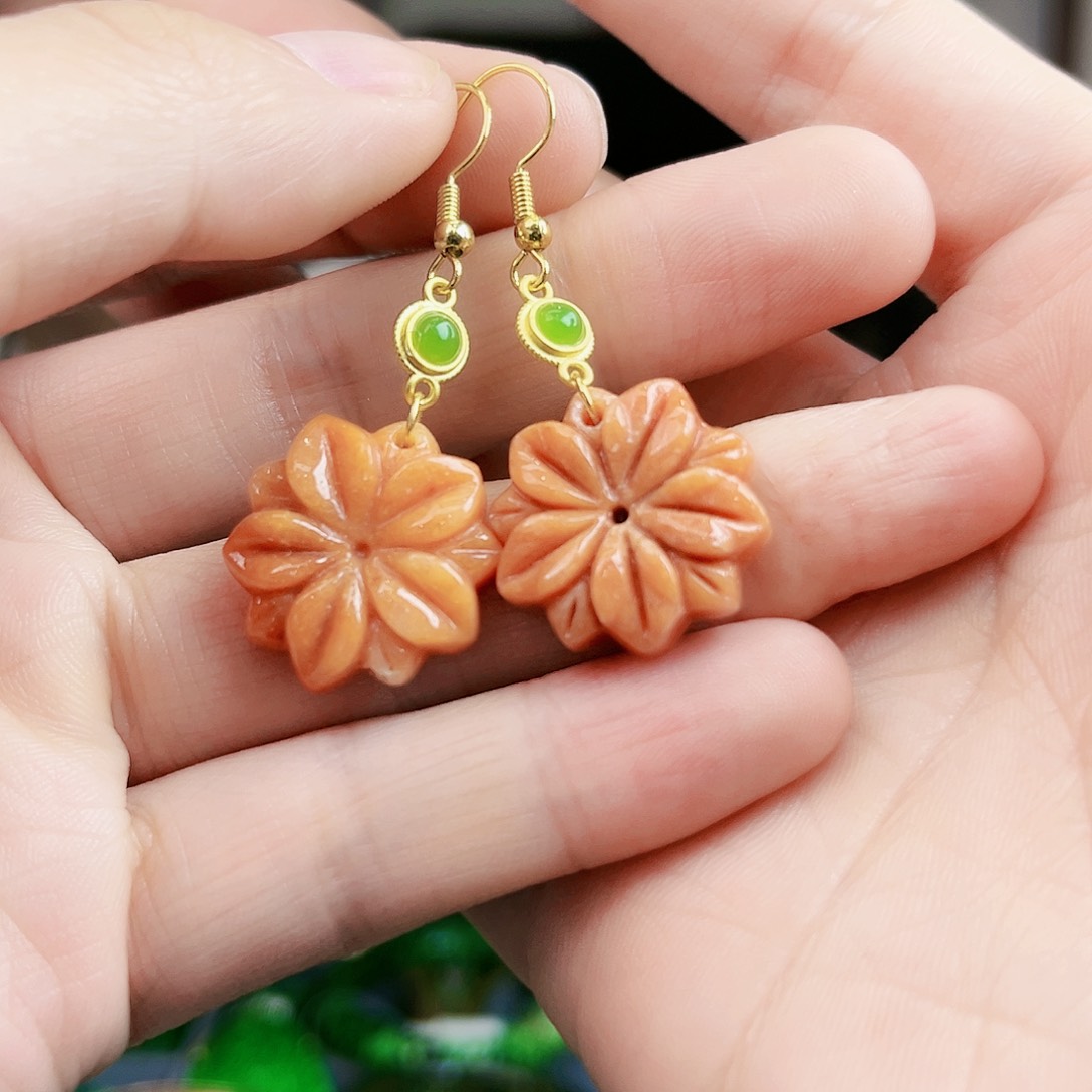 翡翠颈饰未镶嵌耳饰