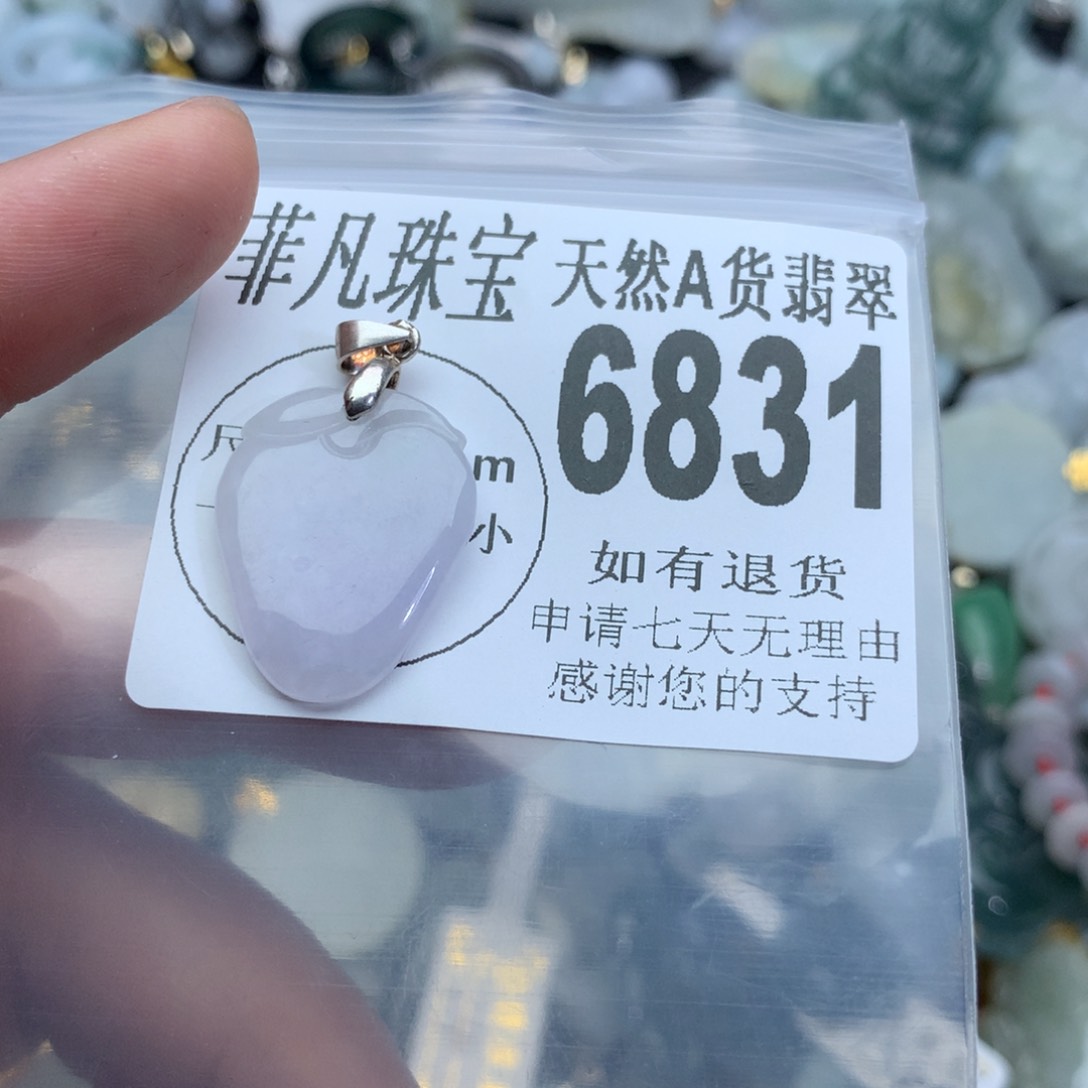 翡翠颈饰未镶嵌6831。