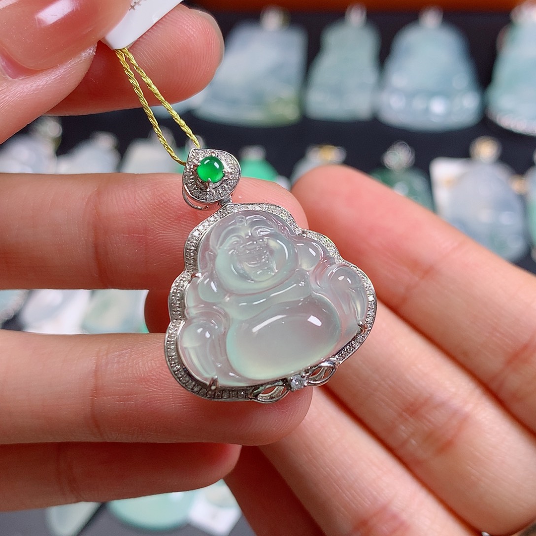 颈饰18K金镶嵌翡翠