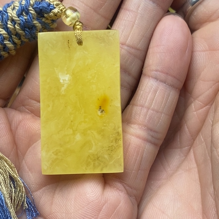 菡***)蜜蜡未镶嵌裸石瑕疵小沙眼卡42➕