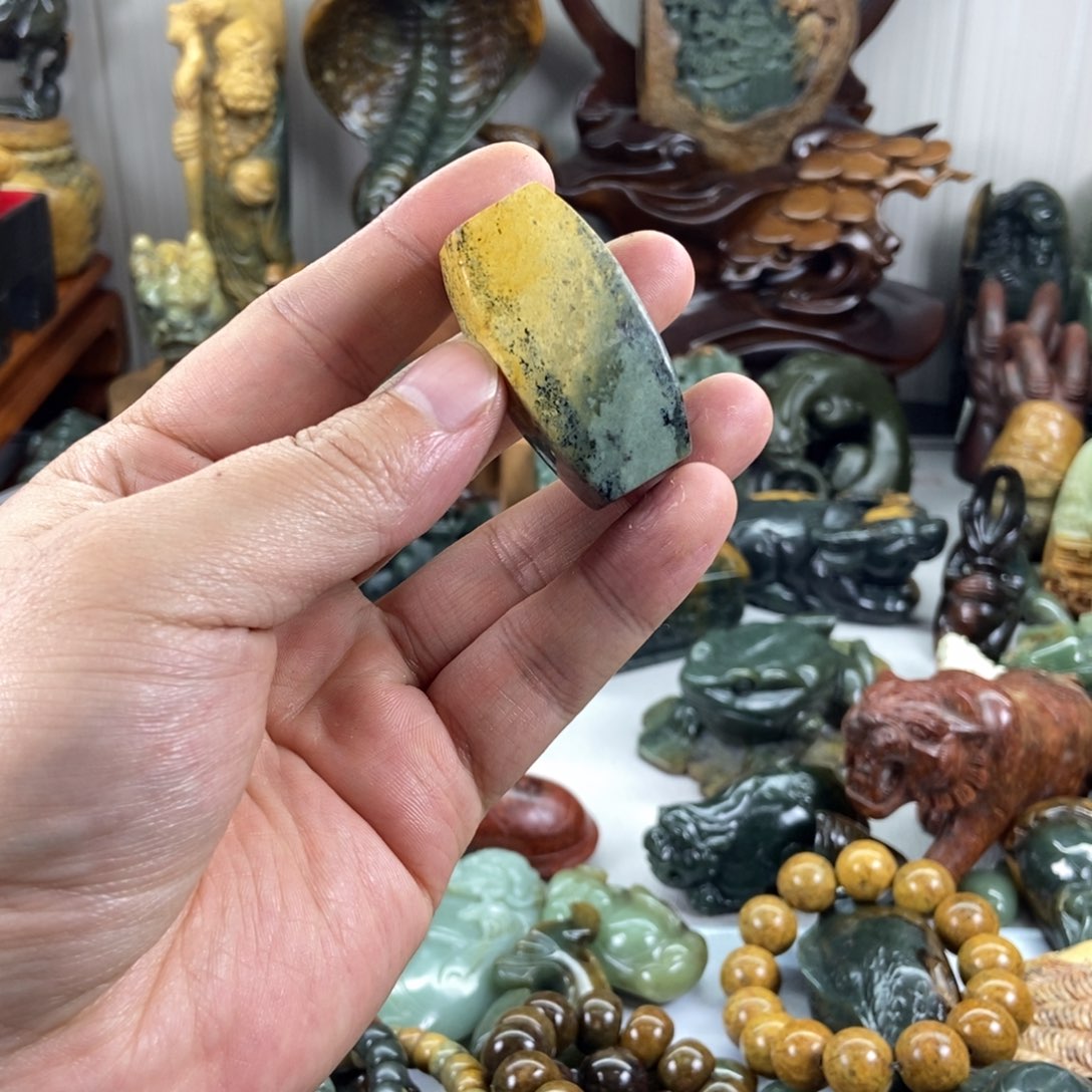 岫岩河磨玉（透闪石质玉）未镶嵌把件