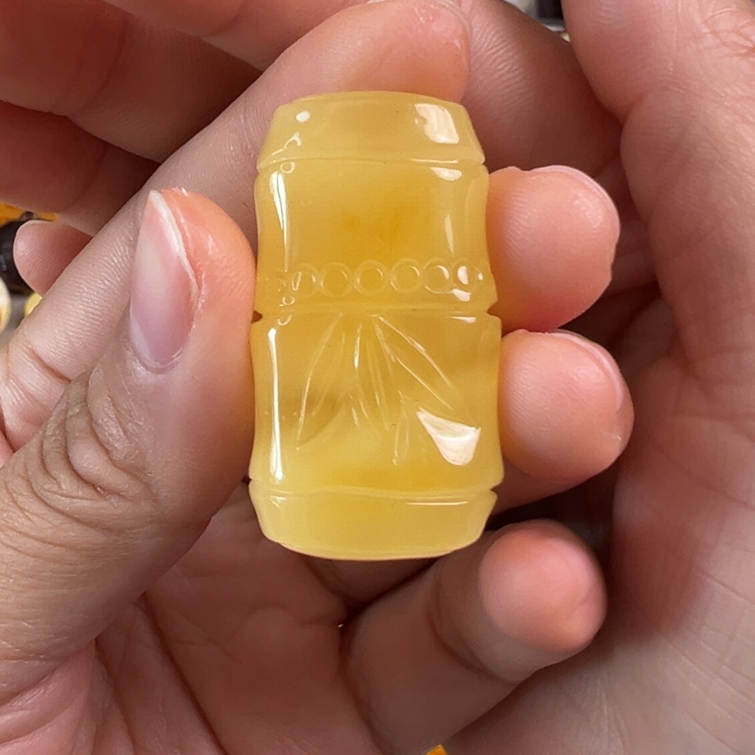 蜜蜡未镶嵌裸石微瑕