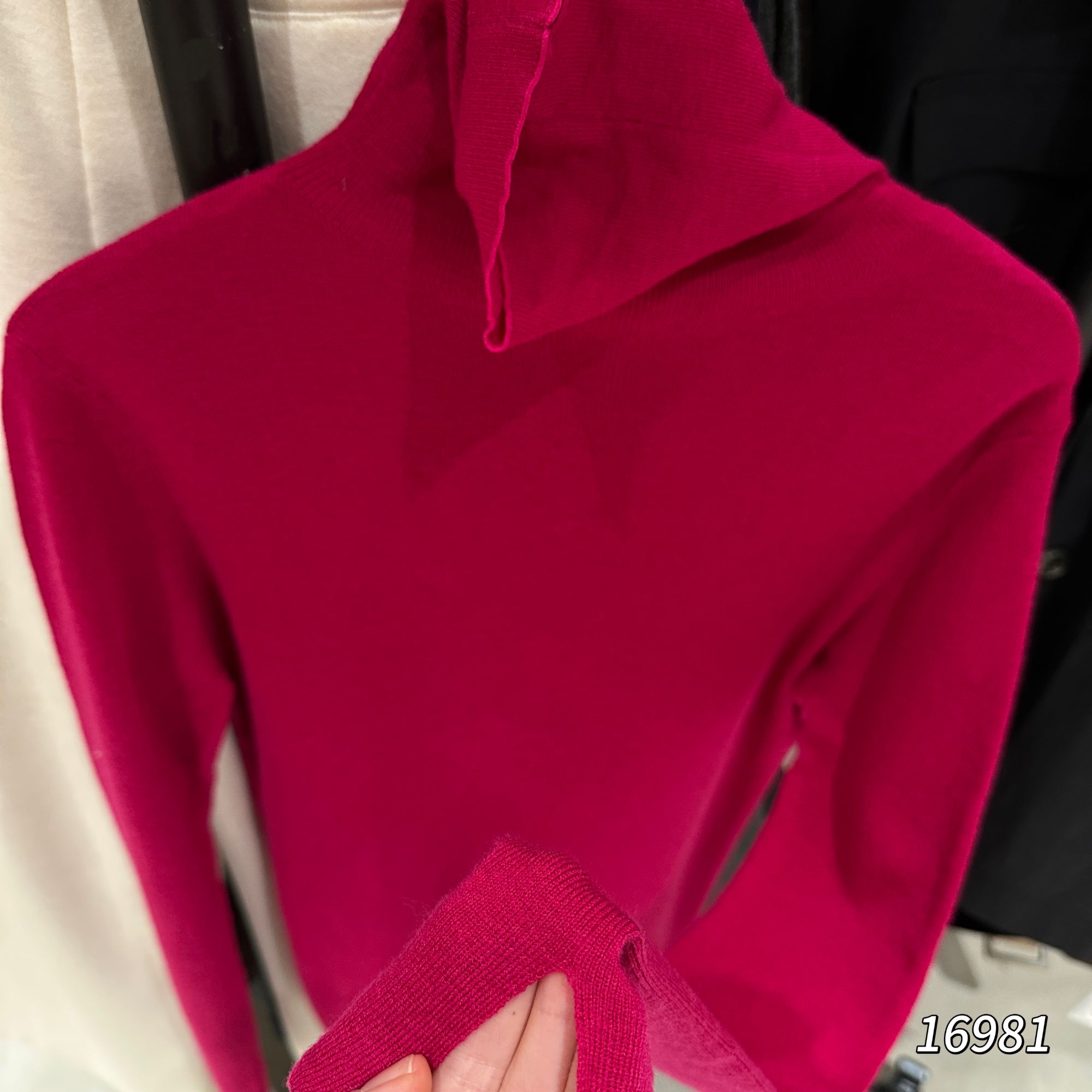 16981 WANGDAN（部分无水洗唛，介意慎拍)净版堆堆领长袖针织衫