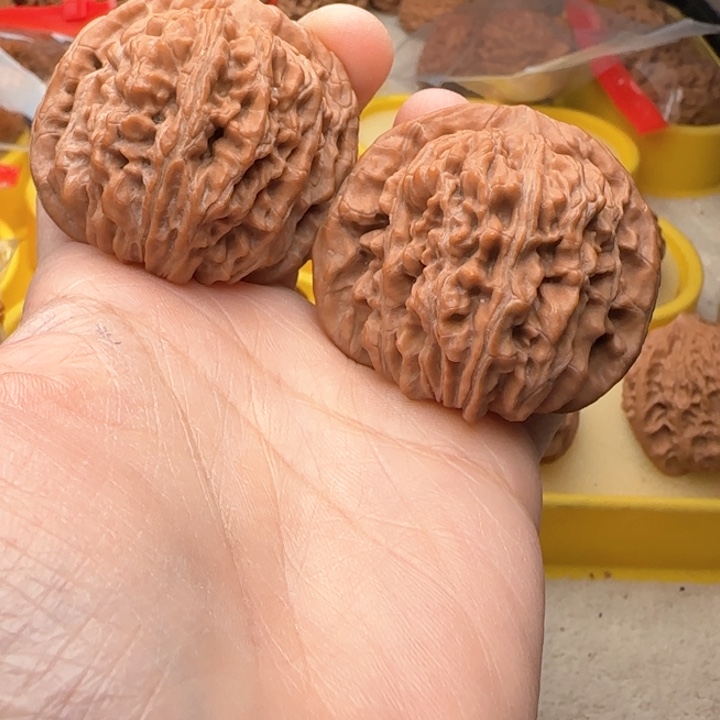 文玩核桃吊坠石**王房山四座楼45尖伤