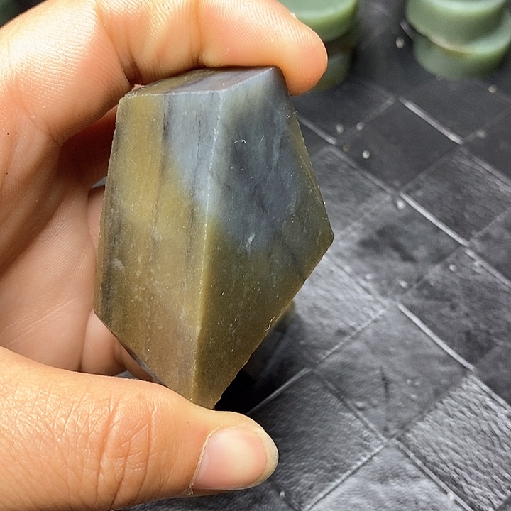 和田玉毛料未镶嵌