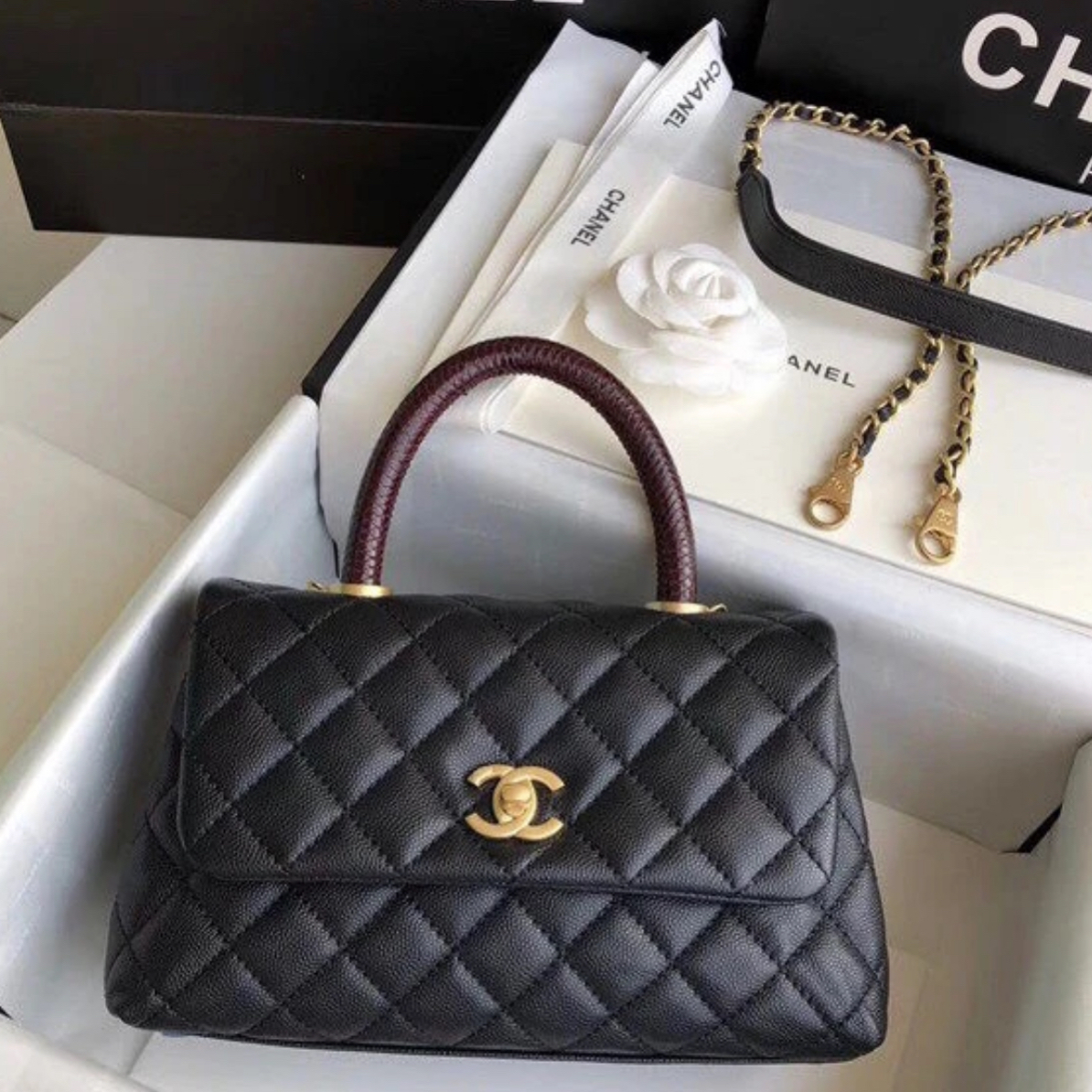 99新 Chanel/香奈儿 多多奢品/香奈儿黑金小号憨豆斜挎包/99新