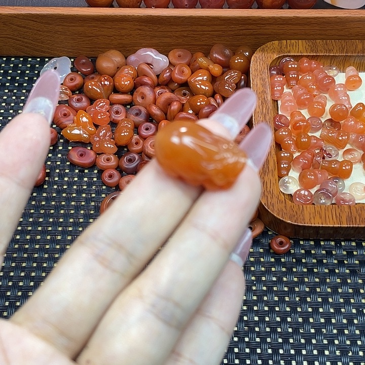 玛瑙/玉髓未镶嵌颈饰貔貅