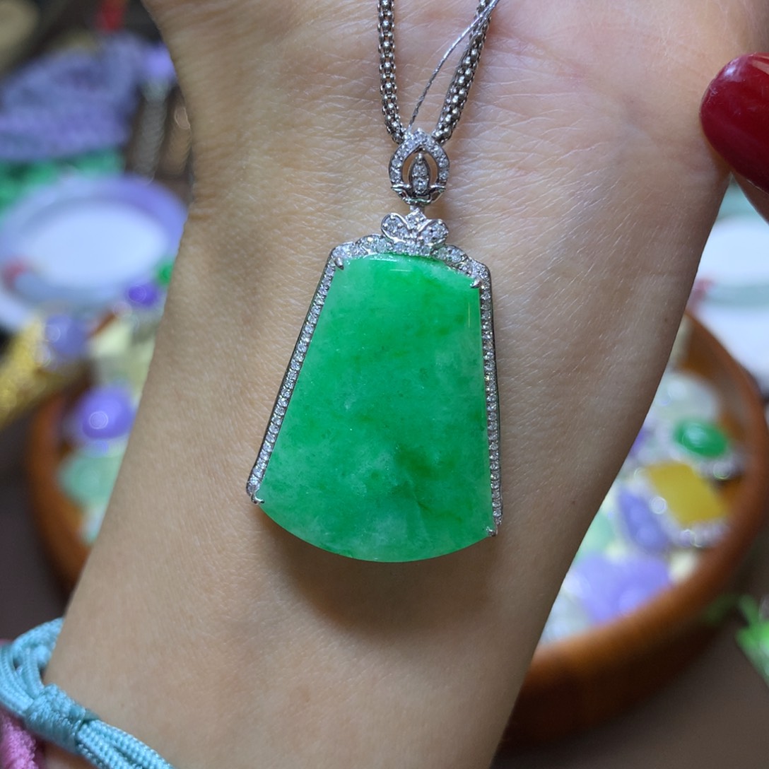 【闪购商品】翡翠颈饰18K金镶嵌程****翡翠