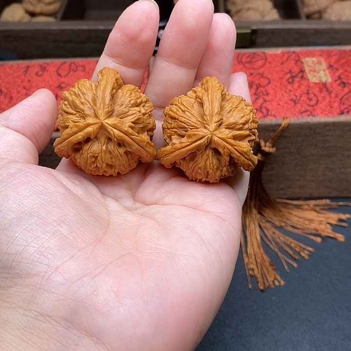 鳄***生把件文玩核桃白奔