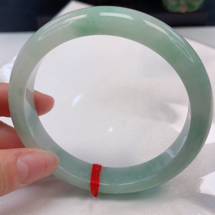翡翠手镯未镶嵌60圈