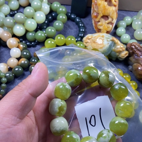 未镶嵌蛇纹石玉手链