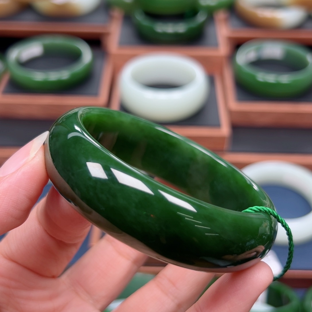 未镶嵌手镯和田玉（碧玉）