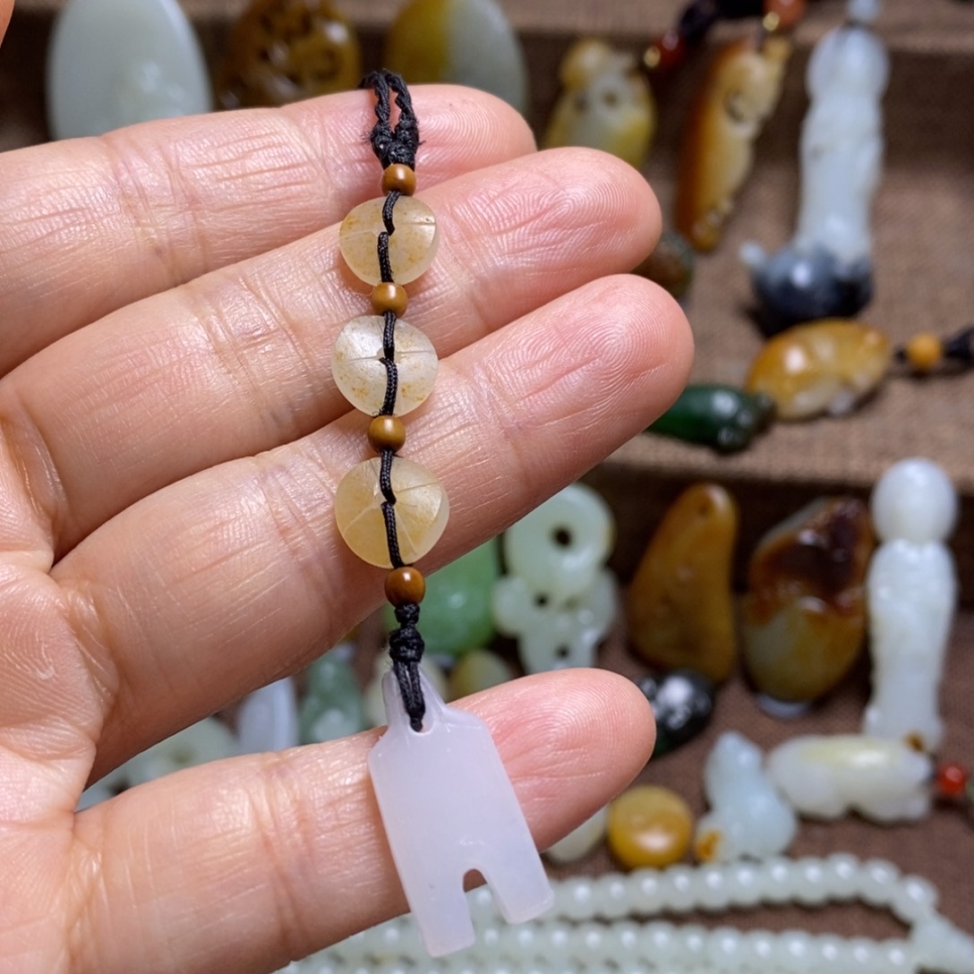 和田玉颈饰未镶嵌