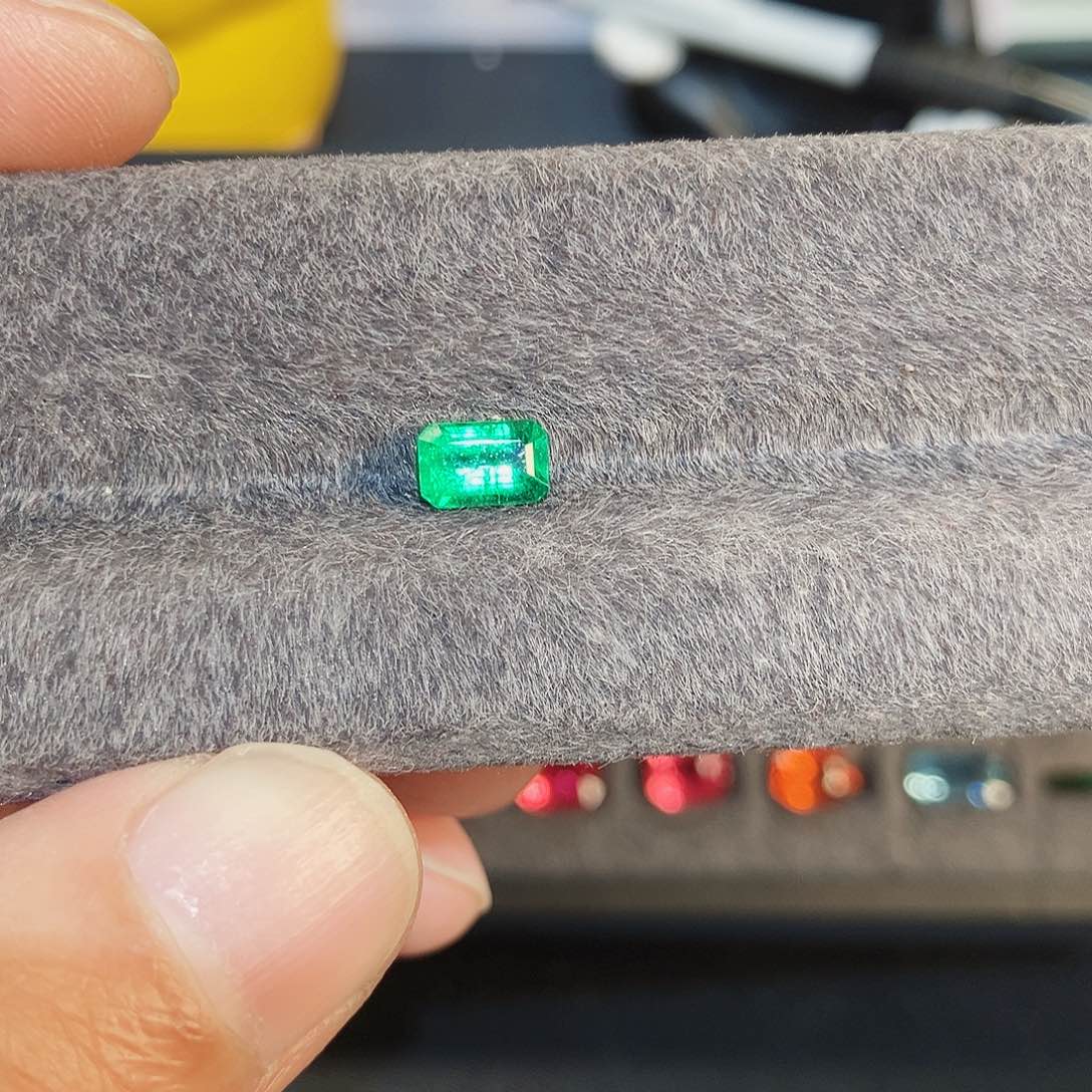 祖母绿裸石未镶嵌0.83克拉